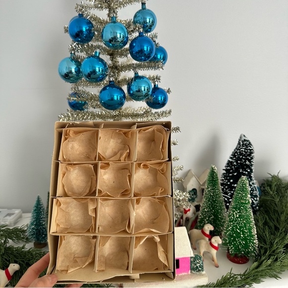 Vintage Christmas Glass Ornaments 3 Boxes of 12 vintage Santa’s Land Blue Orna… - Picture 3 of 16